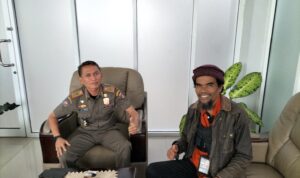 Kasat Pol PP Kota Bukittinggi, Joni Feri, saat wawancara.