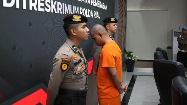 Polda Riau Temukan Puluhan Dokumen 'Alat Pemerasan' JS Ketua Ormas