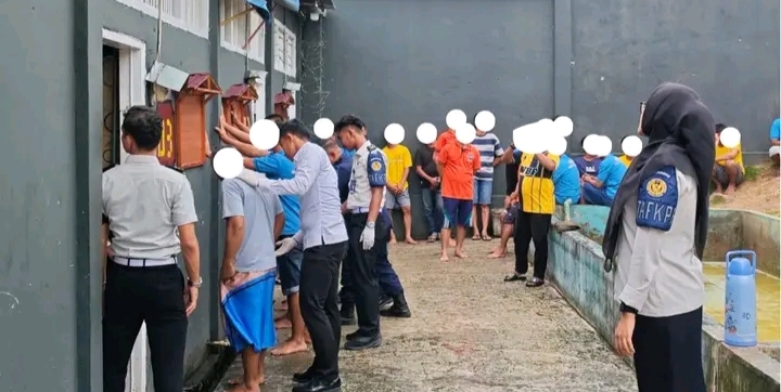 Rutan Rengat Siaga di Awal Tahun, Cek Senjata, Razia Blok Hunian, dan Tes Urine