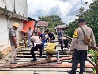 Polres Inhu Bangun Empat Jembatan Merah Putih, Wakapolres Pantau Progres Pengerjaan