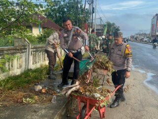 Gerakan ASRI, Jajaran Polres Inhu Gelar Gotong Royong Bersama