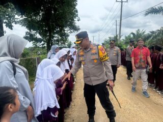 Kapolres Inhu Laksanakan Pengecekan Pengerjaan Jembatan Merah Putih Presisi, Ucapan Terima Kasih Mengalir ke Polri