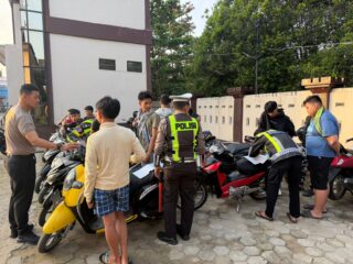 Polres Inhil Tertibkan Balap Liar di Jalan Telaga Biru Parit 8, 14 Sepeda Motor Diamankan