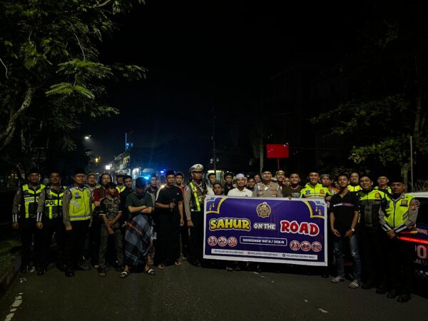 Program Sahur On The Road, Sat Lantas Polres Inhu Sahur Bersama Pengguna Jalan
