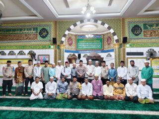 Kapolsek Tempuling Bersama dengan Forkopimcam Tempuling dan ISKI Kec. Tempuling Laksanakan Safari Ramadhan di Desa Teluk Jira Kec. Tempuling.