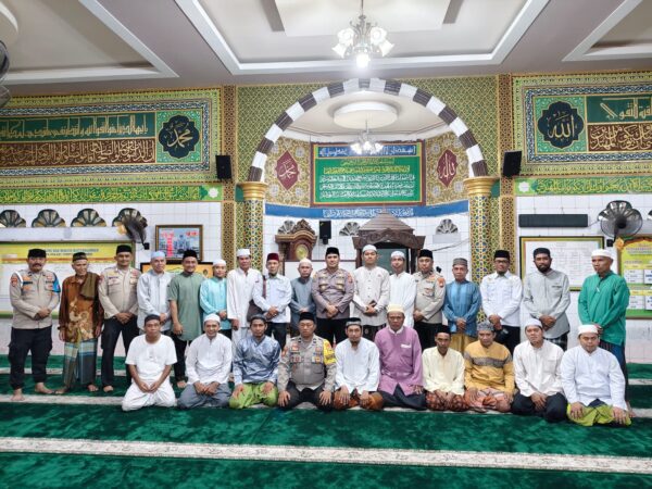 Kapolsek Tempuling Bersama dengan Forkopimcam Tempuling dan ISKI Kec. Tempuling Laksanakan Safari Ramadhan di Desa Teluk Jira Kec. Tempuling.