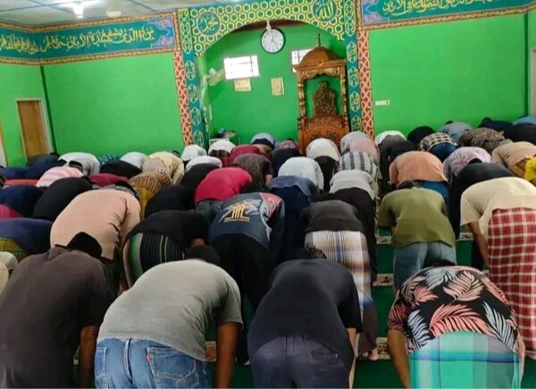 Rutan Rengat Laksanakan Sholat Jum’at Rutin Berjamaah bagi Warga Binaan