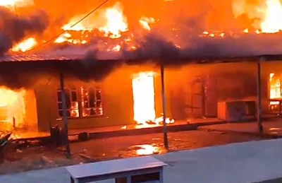 Breaking News! Puluhan Rumah Warga di Desa Simpang Gaung Terbakar