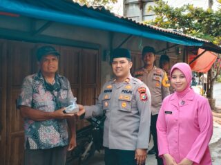 Polsek Tempuling bersama Bhayangkari Gelar Kegiatan Berbagi Takjil Ramadhan 1447 H di Sungai Salak
