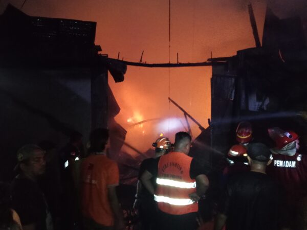 Breaking news, Sebuah Gudang Sembako Ludes Terbakar di Lalap Sijago Merah.