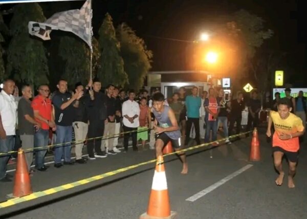 Sekda Inhu Lepas Event Malam Belaghi Lomba Sprint 100 Meter Ramadhan Night, Apresiasi Kegiatan Olahraga Kreatif di Bulan Suci Ramadhan