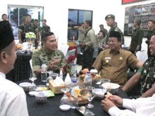Wakil Bupati Inhu Hendrizal Hadiri Buka Puasa Bersama di Mako Yonif TP 850/SC