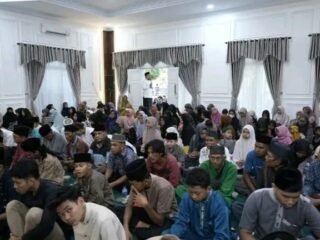 Bupati Inhu Ade Agus Hartanto Undang Ratusan Anak Yatim Berbuka Puasa Bersama di Rumah Dinas