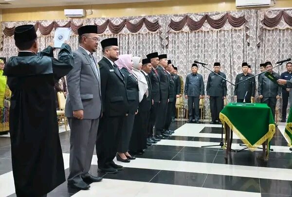 Wabup Hendrizal Lantik 8 Pejabat Tinggi Pratama Inhu, Tekankan Inovasi dan Komitmen Atasi Tantangan Daerah