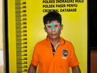 Aksi Nekat Pemuda Panjat Plafon Saat Hendak Disergap Polisi Gara-gara Narkoba