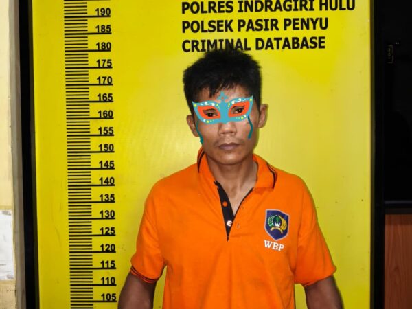 Aksi Nekat Pemuda Panjat Plafon Saat Hendak Disergap Polisi Gara-gara Narkoba