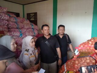 Deninteldam XIX/Tuanku Tambusai Amankan Puluhan Ton Bawang dan Cabe dari Kepri di Inhil