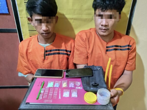 Rumah Kontrakan Digrebek Polsek Rengat Barat, Dua Tersangka Diringkus, Ekstasi Dan Sabu Jadi BB