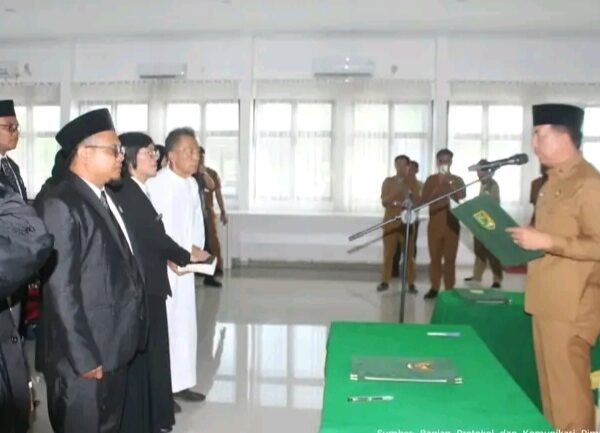 Sekda Inhu Lantik Kepala UPT Puskesmas, Tekankan Inovasi dan Integritas ASN