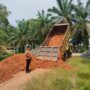 Ketua DPRD Inhu Perbaiki Jalan Putus di Petalongan Pakai Dana Pribadi