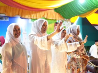 Semarak Malam Takbiran dan Semangat Qurban, Wabup Inhil Yuliantini Lepas Pawai Idul Adha 1447 H
