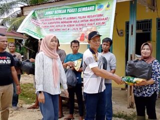 Pancawaskita Mitra Agrinas Salurkan Sembako untuk Pekerja Talang Mamak di Rakit Kulim