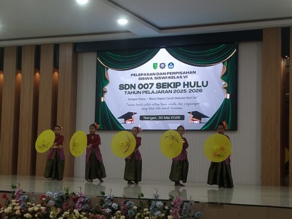 Tema Masa Depan Cerah Dimulai Hari Ini, SDN 007 Sekip Hulu Lepas Siswa Kelas VI di Gedung Dagpurnama Rengat