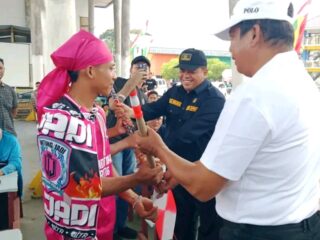 Ketua DPRD Inhu Bersama Wabup Hendrizal, Lepas Pacu Sampan Mini Sambut 1 Muharram 1448 H