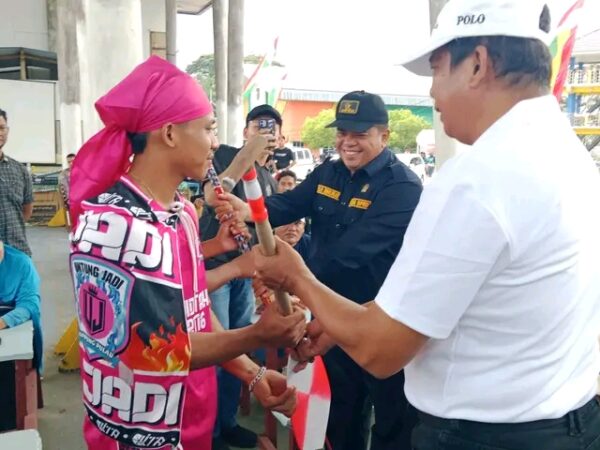 Ketua DPRD Inhu Bersama Wabup Hendrizal, Lepas Pacu Sampan Mini Sambut 1 Muharram 1448 H