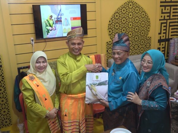 Hadirnya Bazar UMKM Memberi Ruang Bagi Kita Mengekspose Produk khas Daerah Inhil.