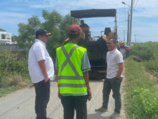 Kadis PUPR Banda Aceh pantau langsung pengaspalan jalan kupula I