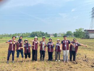 Dukung Kemandirian Pangan, Mahasiswa KKN UNRI Gelar Gerakan Ketahanan Pangan di Pekan Arba
