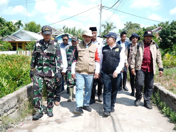 Sinergi TNI dan Pemda, Dandim 0314/Inhil Bersama Bupati Tinjau Rencana Pembangunan Jembatan Garuda