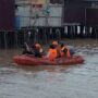 Korban Gigitan Monyet Liar di Tembilahan Bertambah Jadi 10 Orang, Tim Gabungan Sisir Permukiman Gunakan Perahu Karet