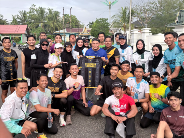 Kapolda Riau Gelar Lari Bersama Komunitas Runner Tembilahan, Kampanyekan Hidup Sehat dan Cegah Karhutla