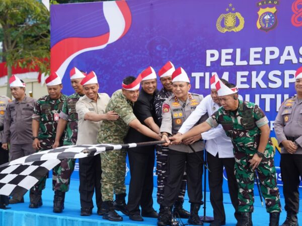 Kapolda Riau Lepas Tim Ekspedisi Merah Putih Presisi, Sasar 17 Desa di Wilayah 3T