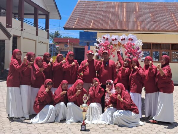 Kompak! Ketua Tim Rina Maufizar Bawa SDN 1 Seulimeum Menang Karnaval