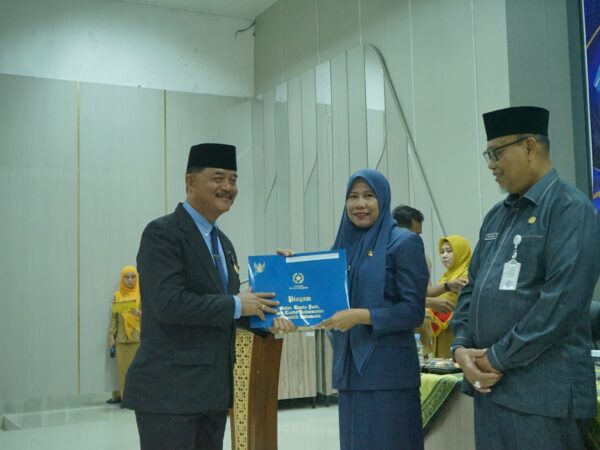 Wakil Bupati Inhil Serahkan Satyalancana Karya Satya kepada 88 PNS