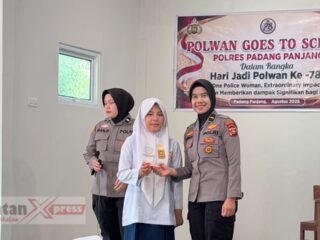 Polwan Polres Padang Panjang Sambangi Sekolah, Edukasi Pelajar dalam Rangka HUT Polwan ke-78