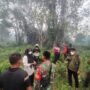 Personel Kodim 0314/Inhil Bersama Tim Gabungan Berjibaku Padamkan Karhutla di Sungai Beringin