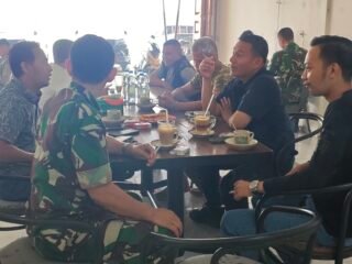 Tim Penyuluh Karhutla Mabes TNI Sempatkan Berdialog dengan Insan Media di Kuansing