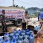 Musim Kemarau dan Ancaman Bahaya Karhutla, Siswa Serdik Sespimen Polri Berikan Bantuan Air Bersih Hingga Tanam Pohon
