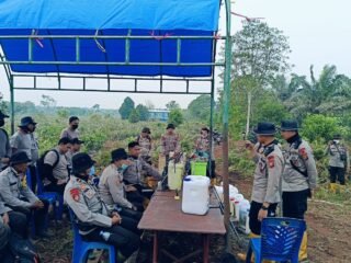 Bersama Gegana Satbrimobda Riau, Polres Inhu Mulai Pelatihan Penggunaan Tekhnologi Cairan Penanggulangan Kebakaran