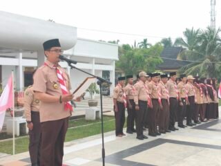 Kwartir Cabang 04.02 Gerakan Pramuka Indragiri Hilir Gelar Upacara Senja di Kediaman Bupati