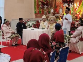 UAS dan Budayawan A. Aris Abeba Jadi Saksi Nikah Putri Ketua JMSI Riau H. Dheni Kurnia, Ustadz Abdul Somad: Semoga Tahun Depan Datang Lagi Untuk Aqiqah Cucu