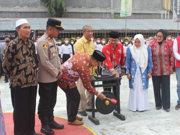 HUT ke-44 SMAN 1 Tembilahan Hulu, Bupati Inhil Dorong Pelajar Berprestasi