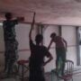 ​Wujudkan Rumah Layak Huni, Kodim 0314/Inhil bersama Warga Gotong Royong Bagun RTLH Ibu Rusmawati  ​
