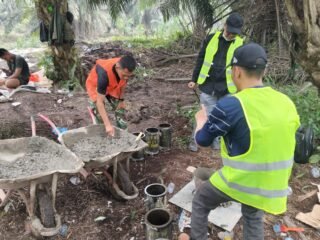 Memastikan Kualitas Jalan, Dinas PU dan Kodim 0314/Inhil Ambil Sampel Silinder Beton di Desa Kuala Lemang  ​