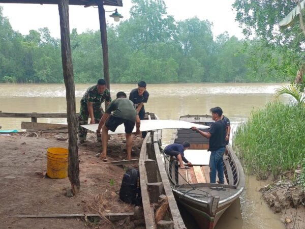 Tembus Gelombang dan Lumpur: Kodim 0314/Inhil Pasok Material TMMD Ke-130 ke Desa Kuala Lemang