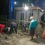 ​Kodim 0314/Inhil Kebut Pembangunan MCK dan Sumur Bor Hingga Malam Demi Sukseskan TMMD Ke-130 di Desa Kuala Lemang